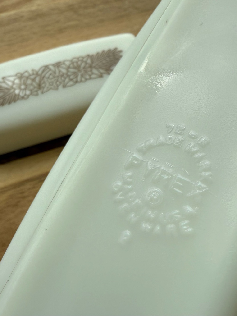 Vintage Pyrex Woodland Pattern Butter Dish - Picture 4 of 4